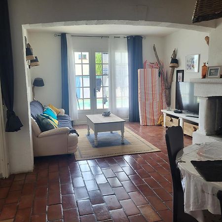 Maison Au Calme Sur Arles Villa Bagian luar foto