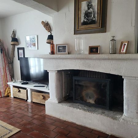 Maison Au Calme Sur Arles Villa Bagian luar foto